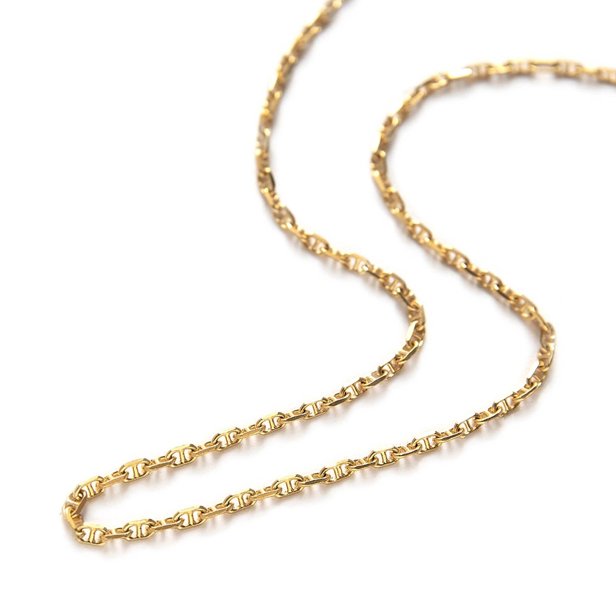 Gold vermeil Marina chain choker laid in an open curve, close-up detail of the links