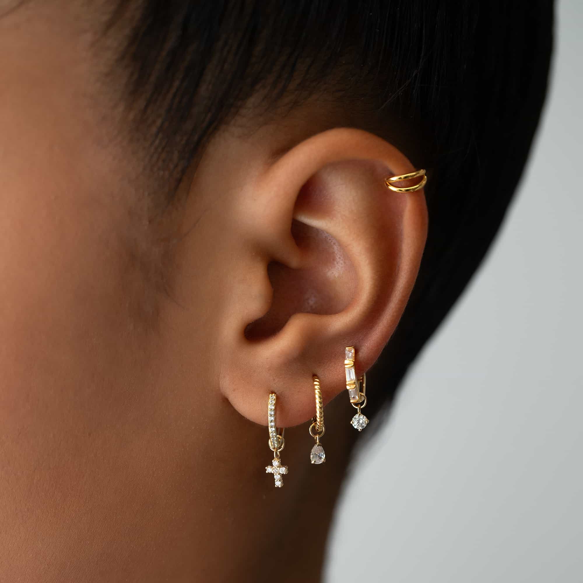 caption:Model wearing 6mm on helix