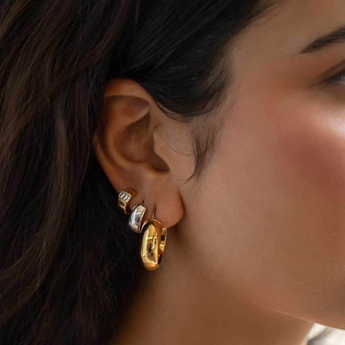 caption:Model has medium earlobes