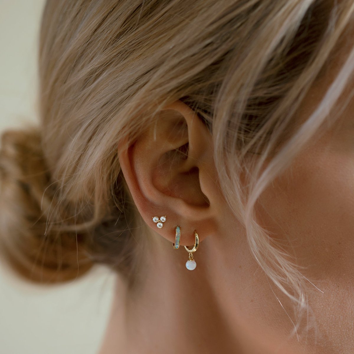 caption:Model wearing 7.5mm | #Gemstone_Light Blue Opal