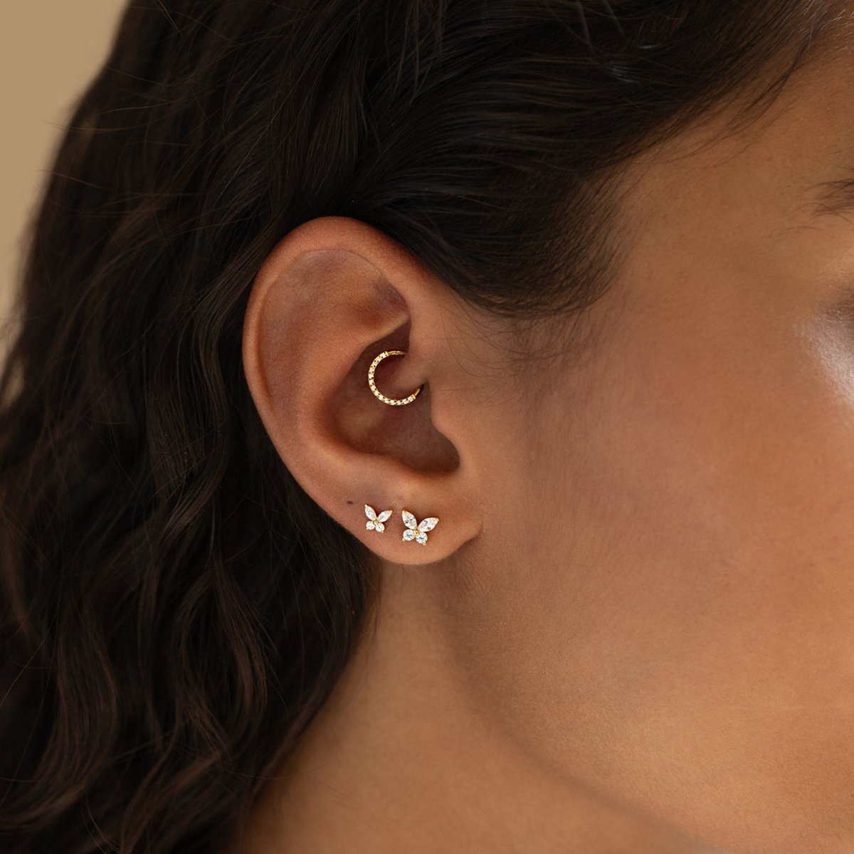 caption: 2nd hole 5mm, 1st hole 7mm, daith 8mm